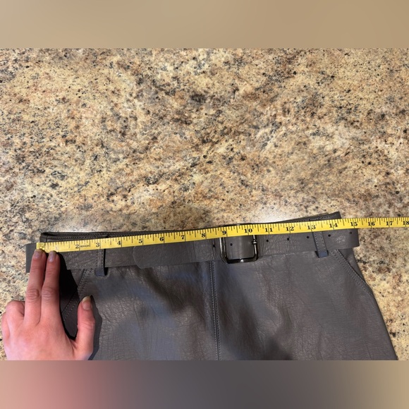 Molly Bracken Gray Women's Skirt with Belt NWOT - Picture 3 of 6